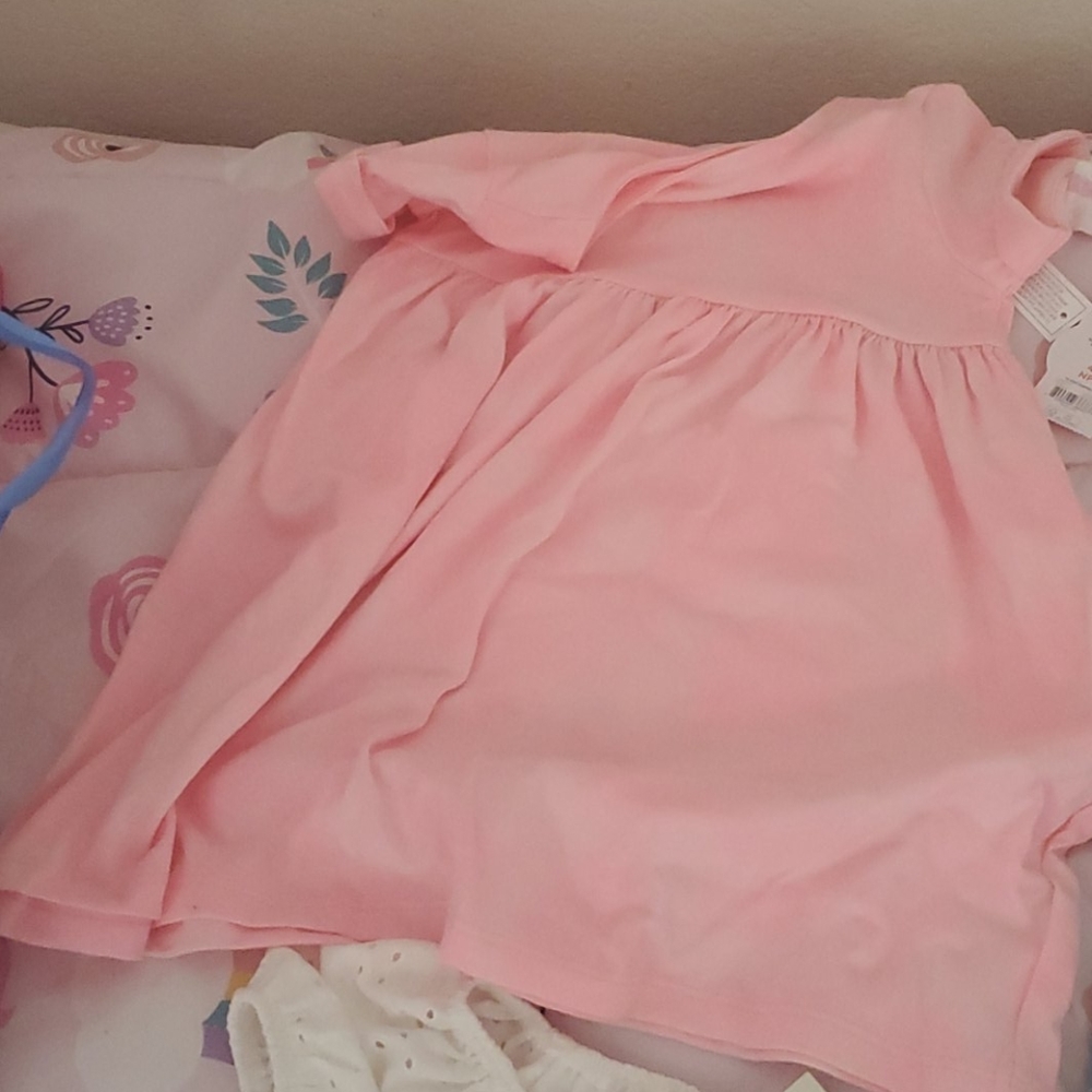 Clothes - Picture 5 of 7